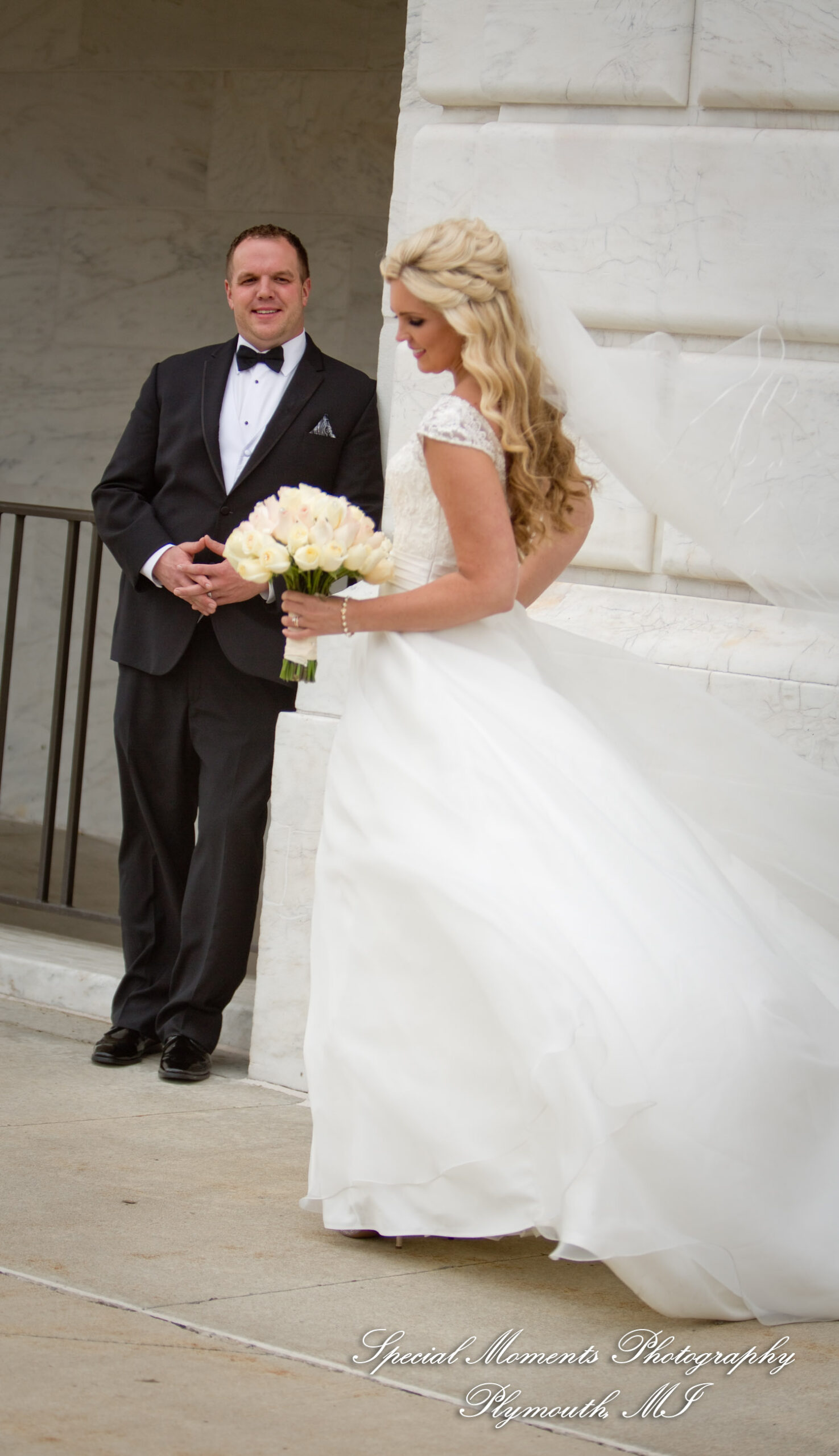 Kristin & Matthew at Detroit Institute of Arts Detroit MI wedding photograph