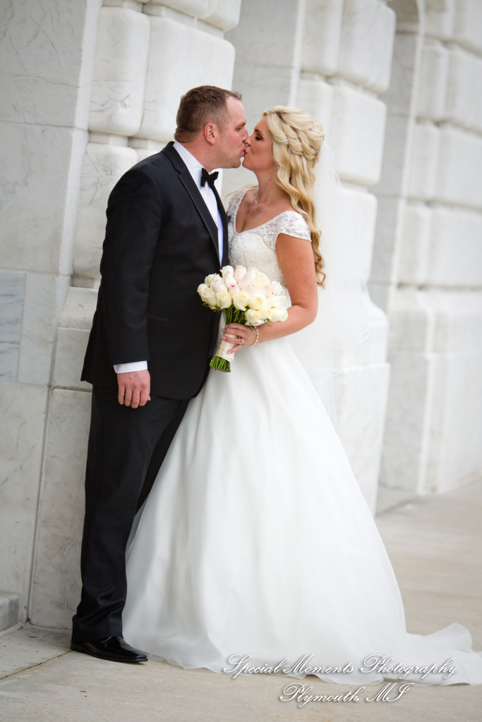 Kristin & Matthew at Detroit Institute of Arts Detroit MI wedding photograph