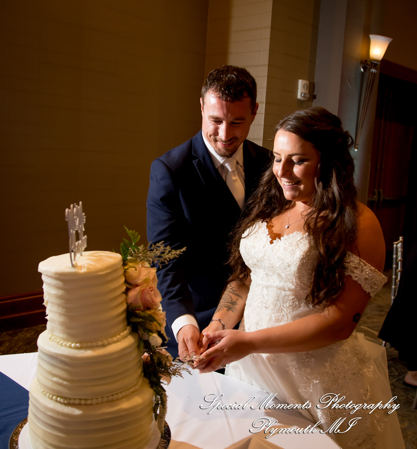 Ariana & Jeffrey DoubleTree Hilton Hotel Bay City MI wedding photography