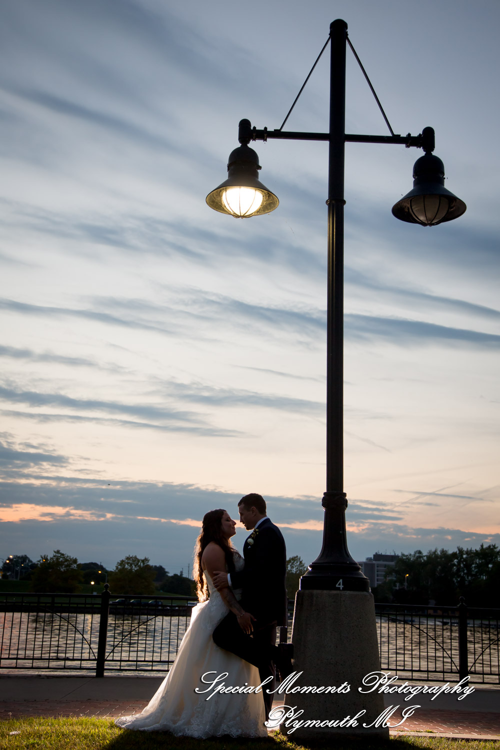 Ariana & Jeffrey DoubleTree Hilton Hotel Bay City MI wedding photography
