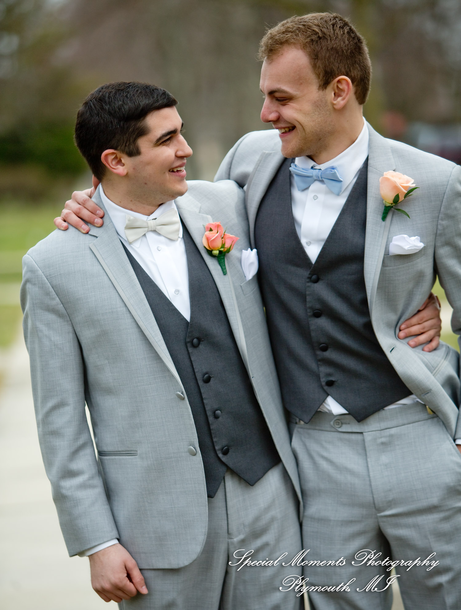 Amy & Alexander at Crosspointe Christian Church Grosse Pointe Woods MI wedding photograph