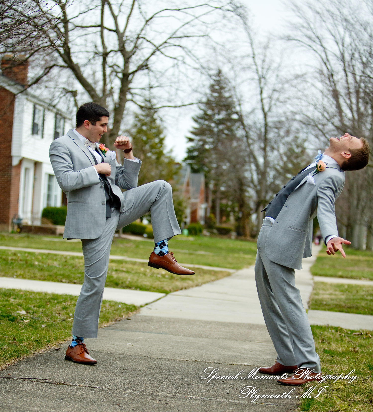 Amy & Alexander at Crosspointe Christian Church Grosse Pointe Woods MI wedding photograph