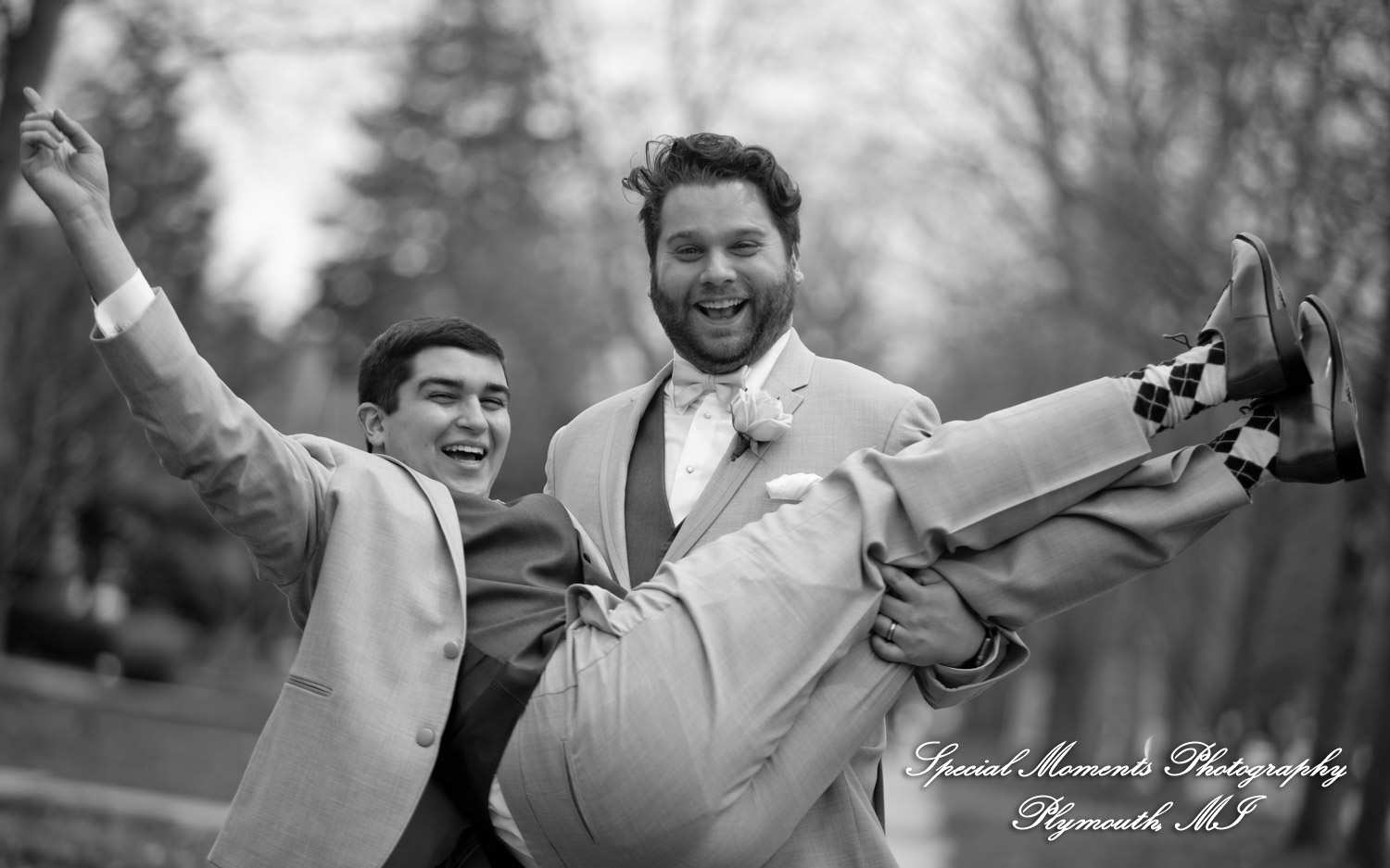Amy & Alexander at Crosspointe Christian Church Grosse Pointe Woods MI wedding photograph
