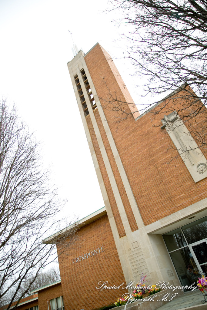 Amy & Alexander at Crosspointe Christian Church Grosse Pointe Woods MI wedding photograph