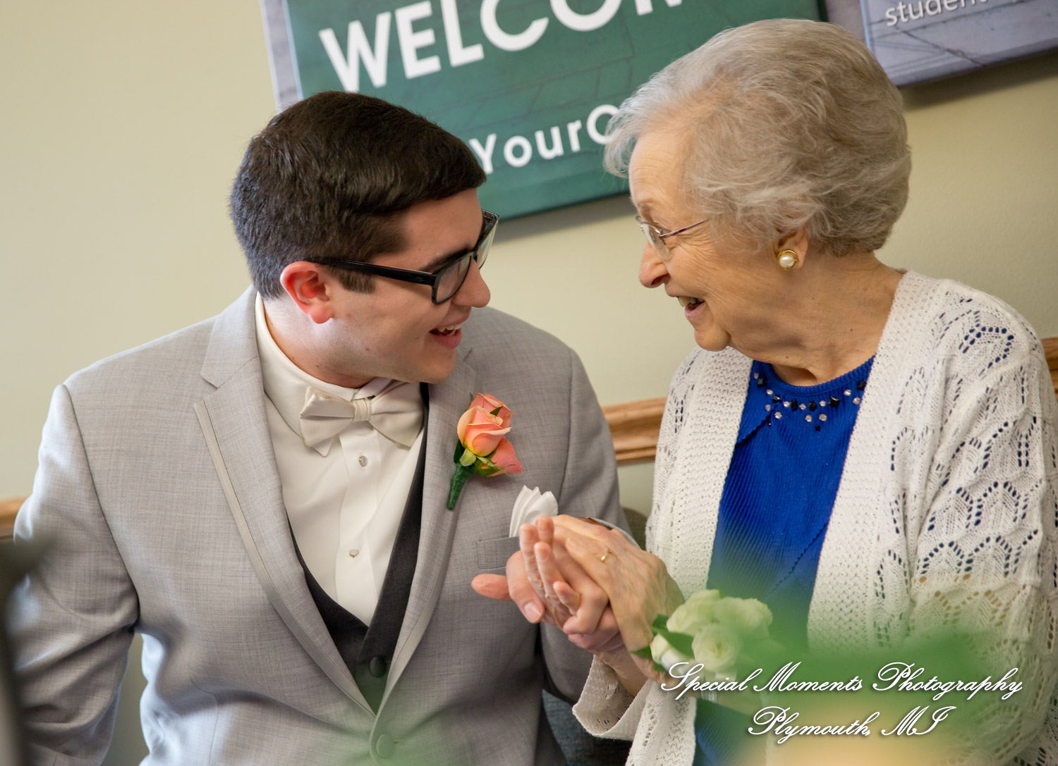 Amy & Alexander at Crosspointe Christian Church Grosse Pointe Woods MI wedding photograph