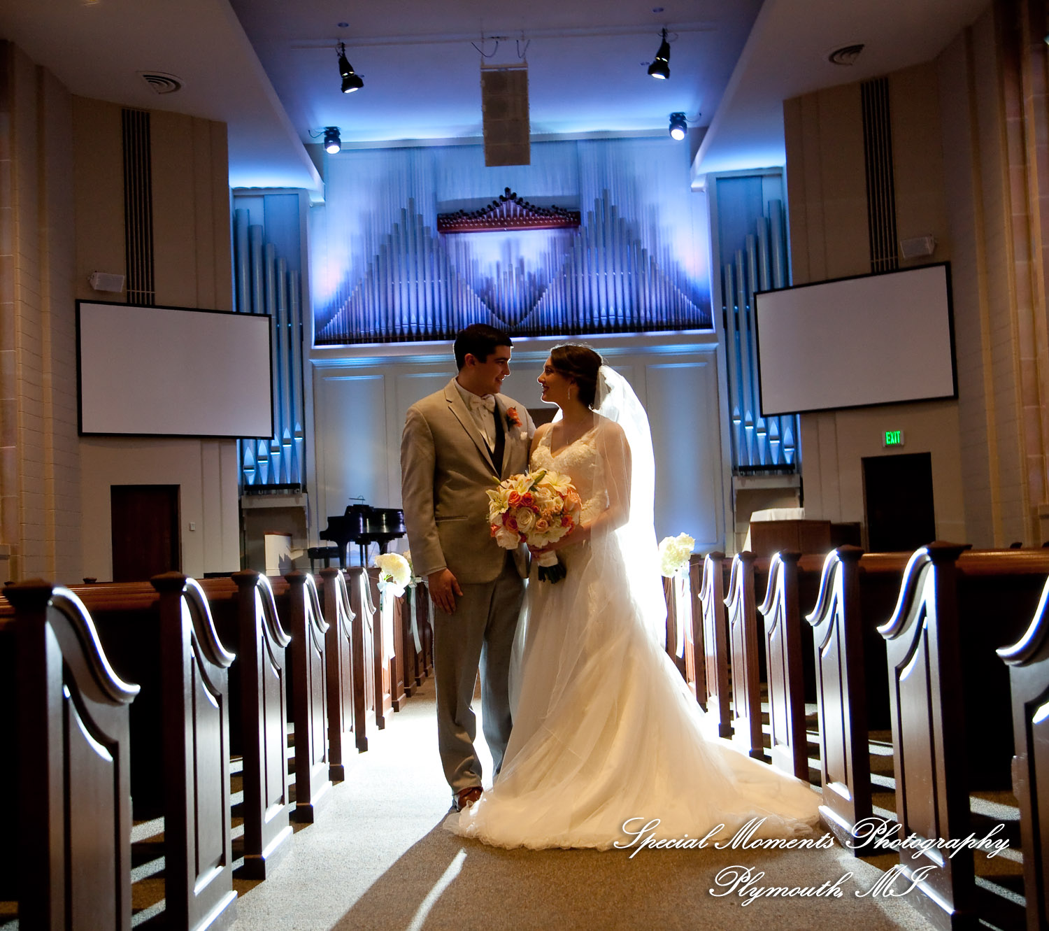 Amy & Alexander at Crosspointe Christian Church Grosse Pointe Woods MI wedding photograph