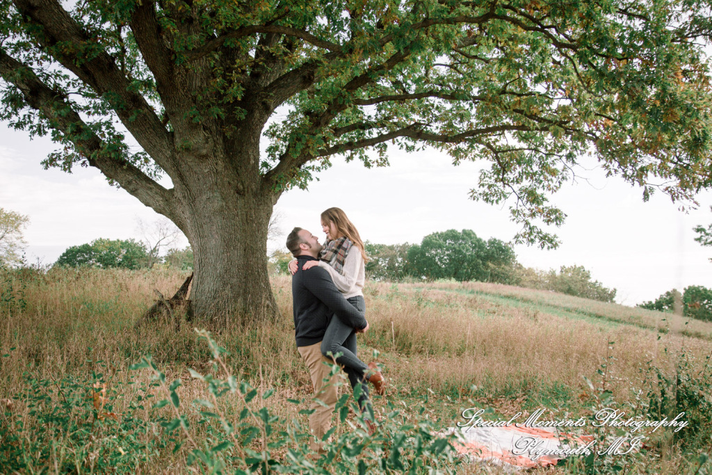 Eric & Melissa at Kensington Metropark Milford MI engagement photography