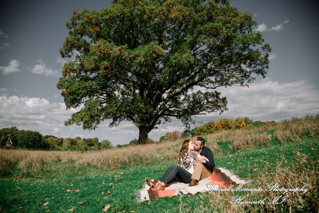 Eric & Melissa at Kensington Metropark Milford MI engagement photography