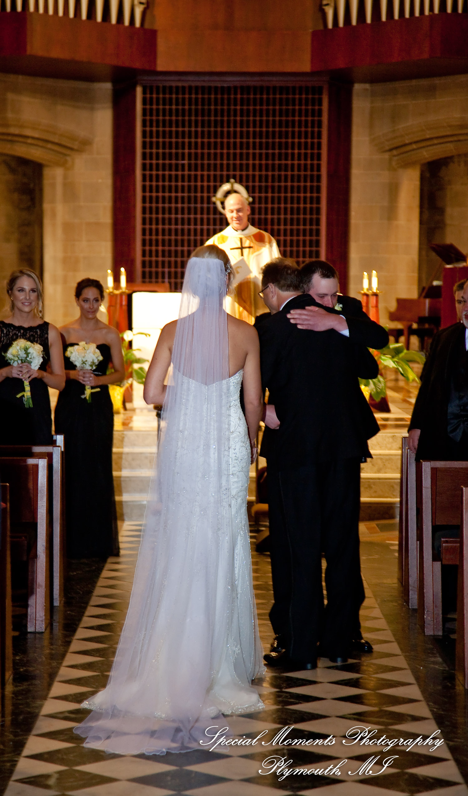 Kelly & Ryan at Blessed Sacrament Cathedral Detroit MI wedding photograph