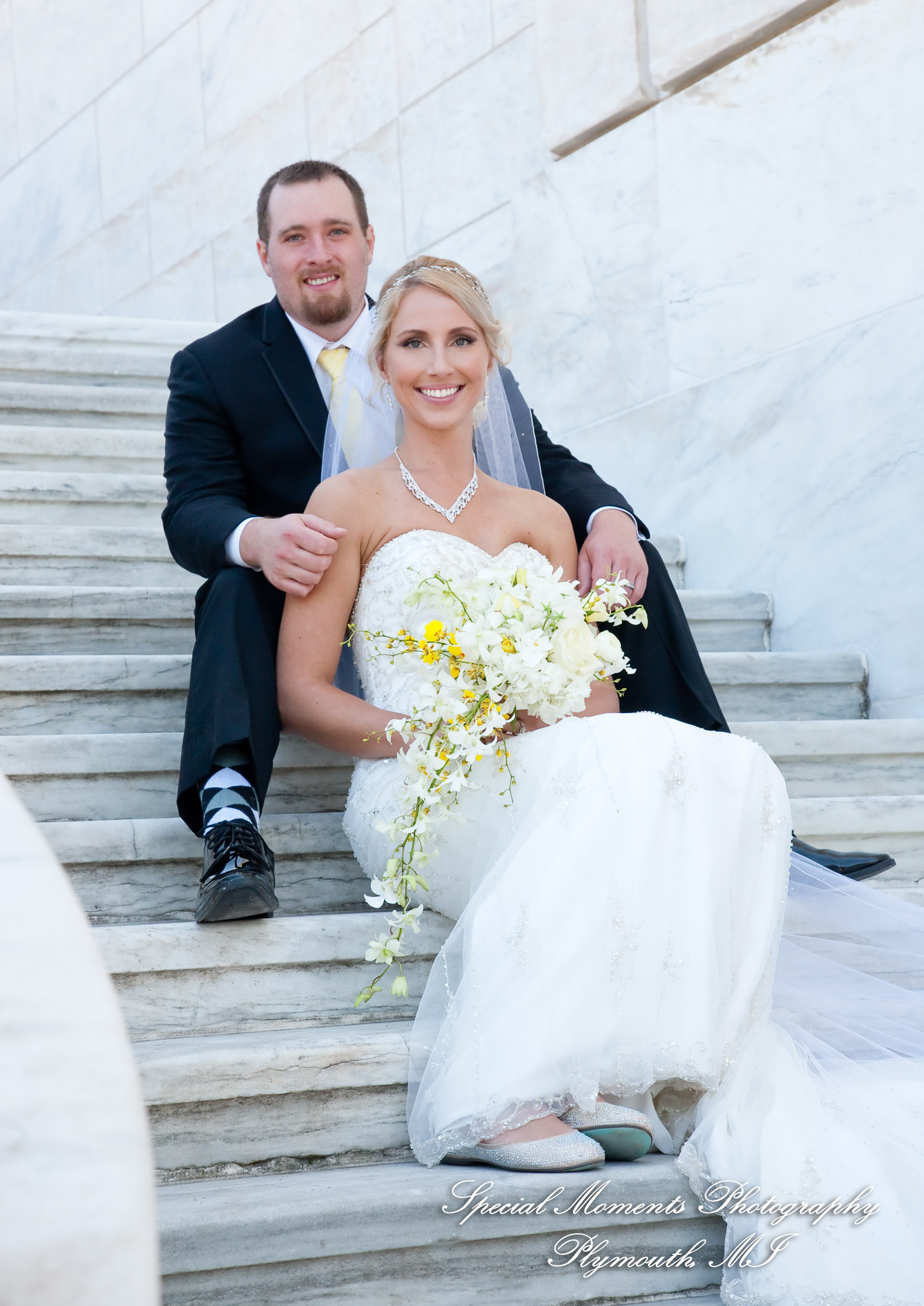 Kelly & Ryan at DIA Detroit MI wedding photograph