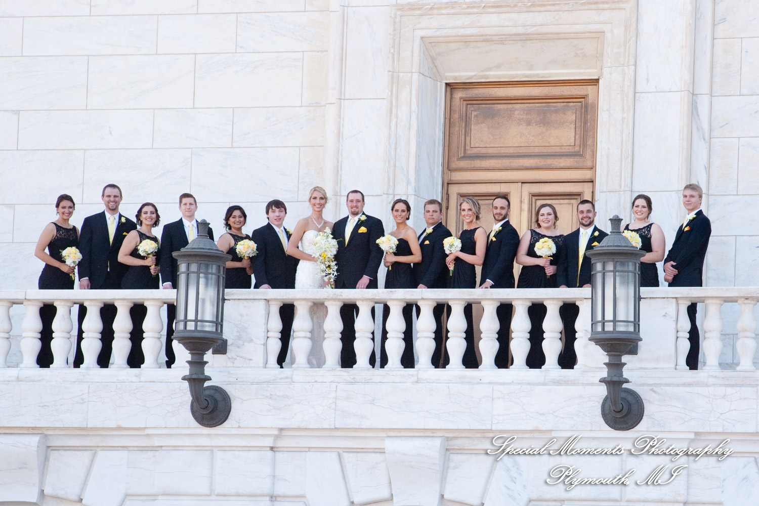 Kelly & Ryan at DIA Detroit MI wedding photograph