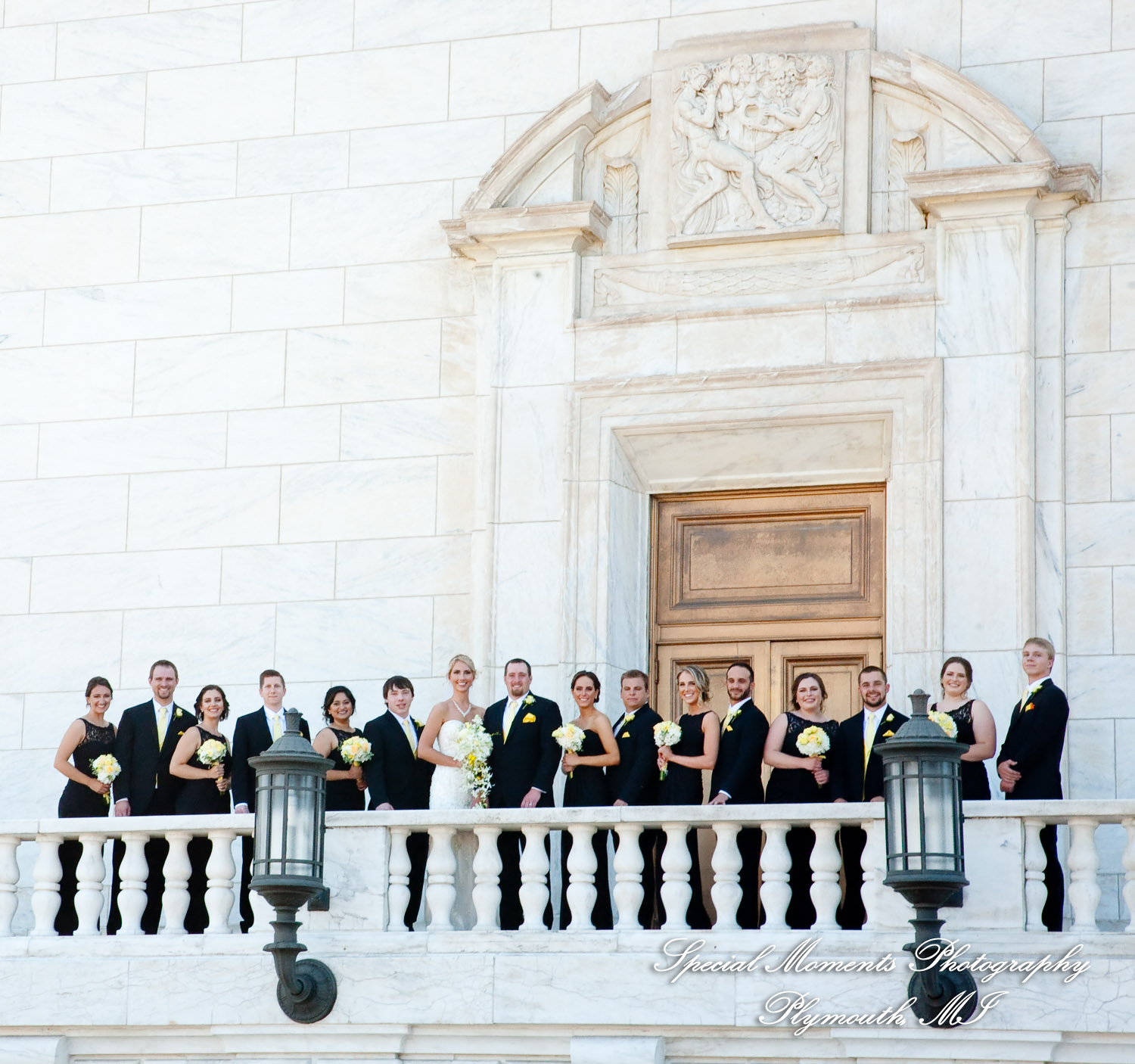 Kelly & Ryan at DIA Detroit MI wedding photograph