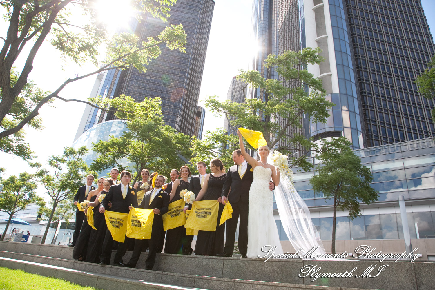 Kelly & Ryan at Ren Cen Detroit MI wedding photograph