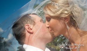 Kelly & Ryan at Ren Cen Detroit MI wedding photograph