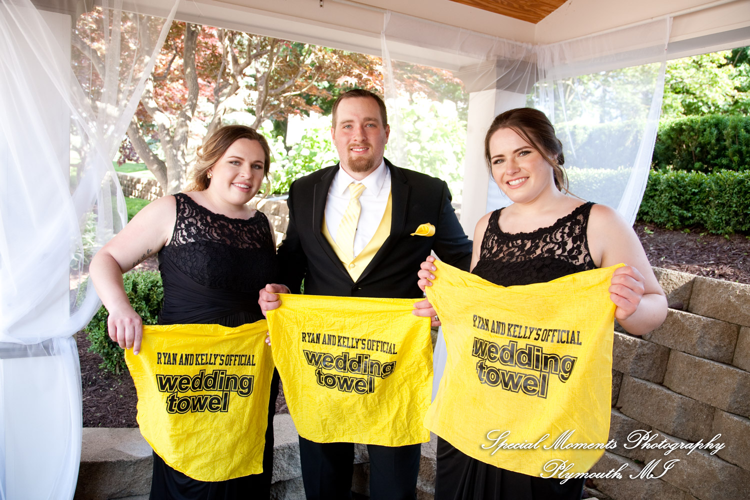 Kelly & Ryan at Italian American Club Livonia MI wedding photograph