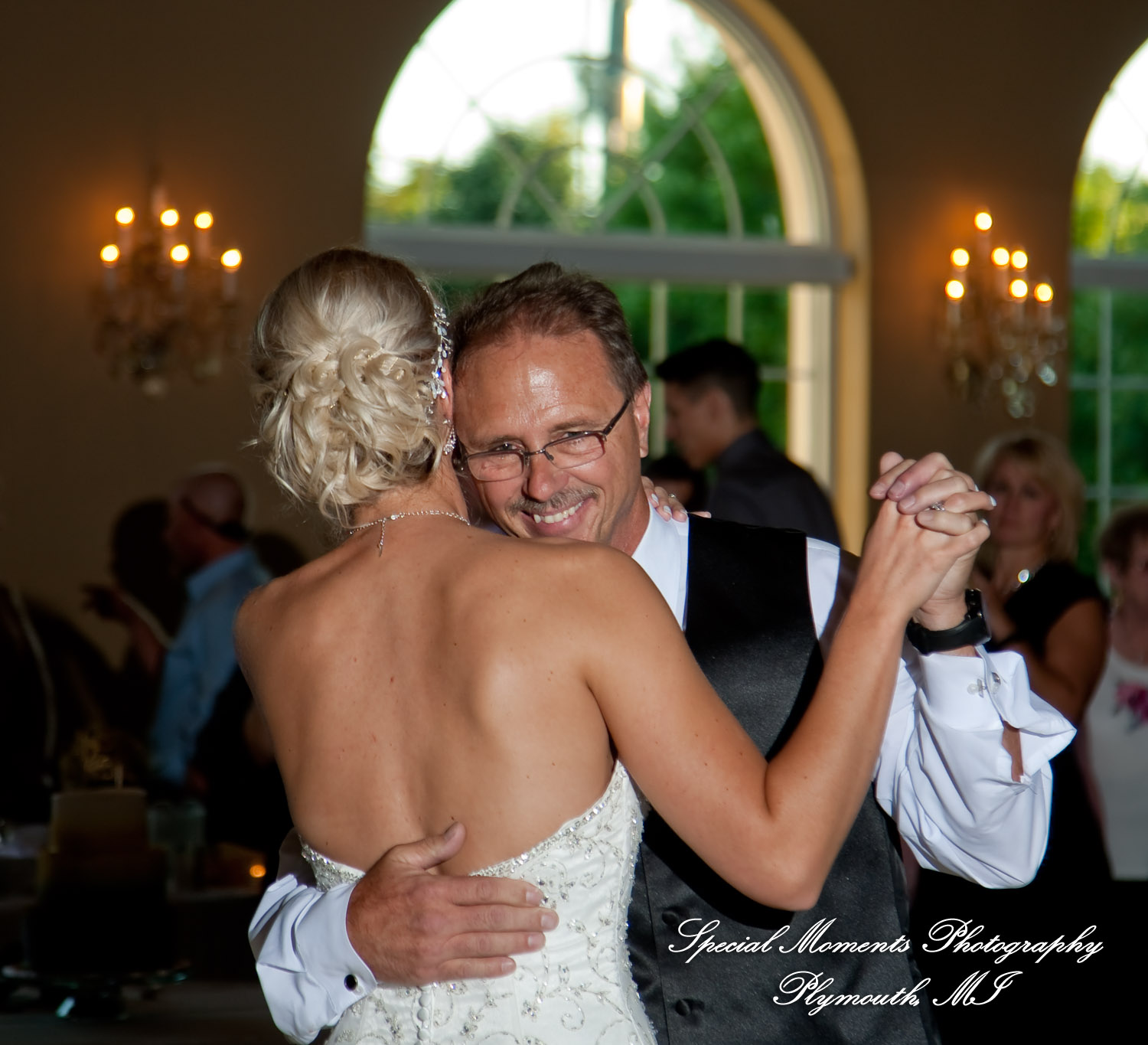 Kelly & Ryan at Italian American Club Livonia MI wedding photograph