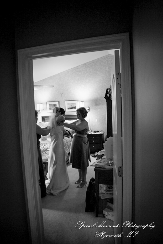 Kathryn & Kyle St. John Neumann Canton MI wedding photograph