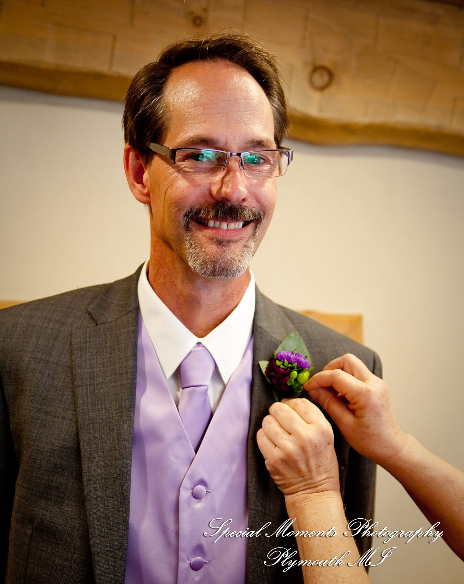 Kim & Steve at Strawberry Lake Lodge Pinckney MI wedding photography