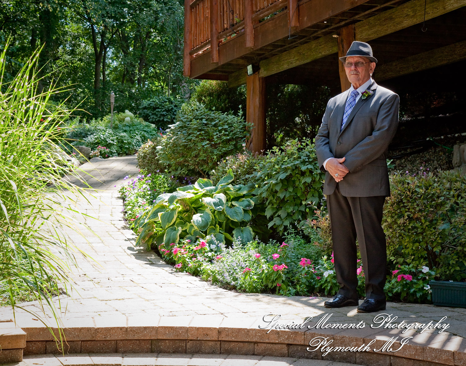 Kim & Steve at Strawberry Lake Lodge Pinckney MI wedding photography