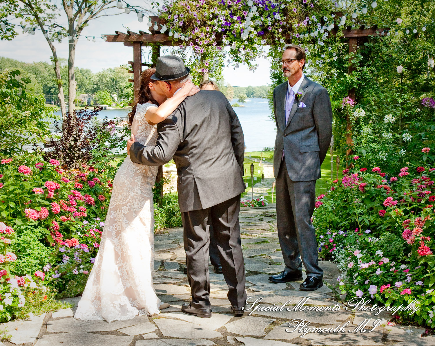Kim & Steve at Strawberry Lake Lodge Pinckney MI wedding photography