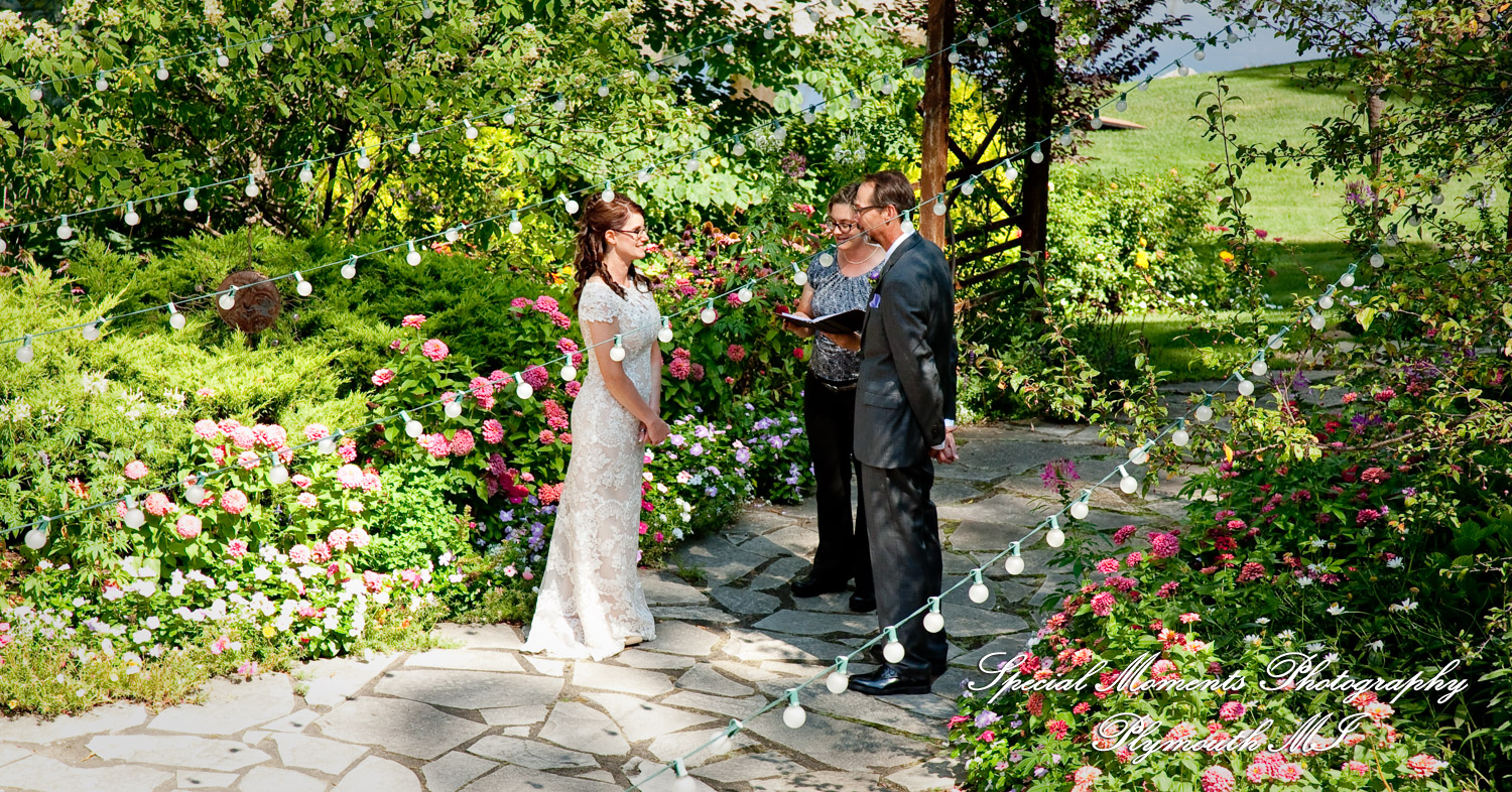 Kim & Steve at Strawberry Lake Lodge Pinckney MI wedding photography
