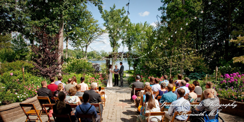 Kim & Steve at Strawberry Lake Lodge Pinckney MI wedding photography