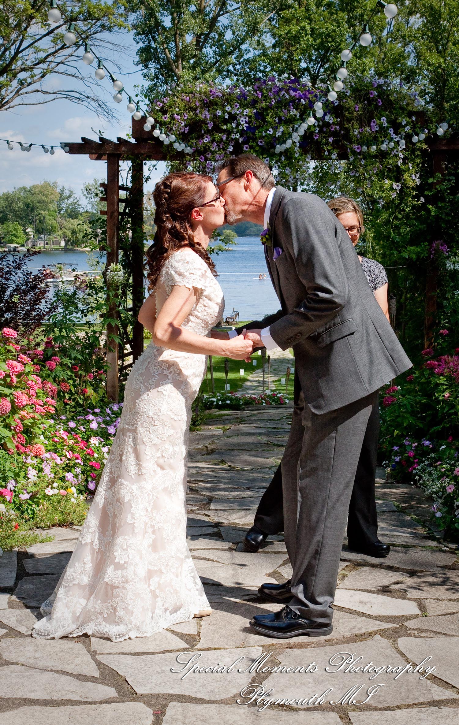 Kim & Steve at Strawberry Lake Lodge Pinckney MI wedding photography