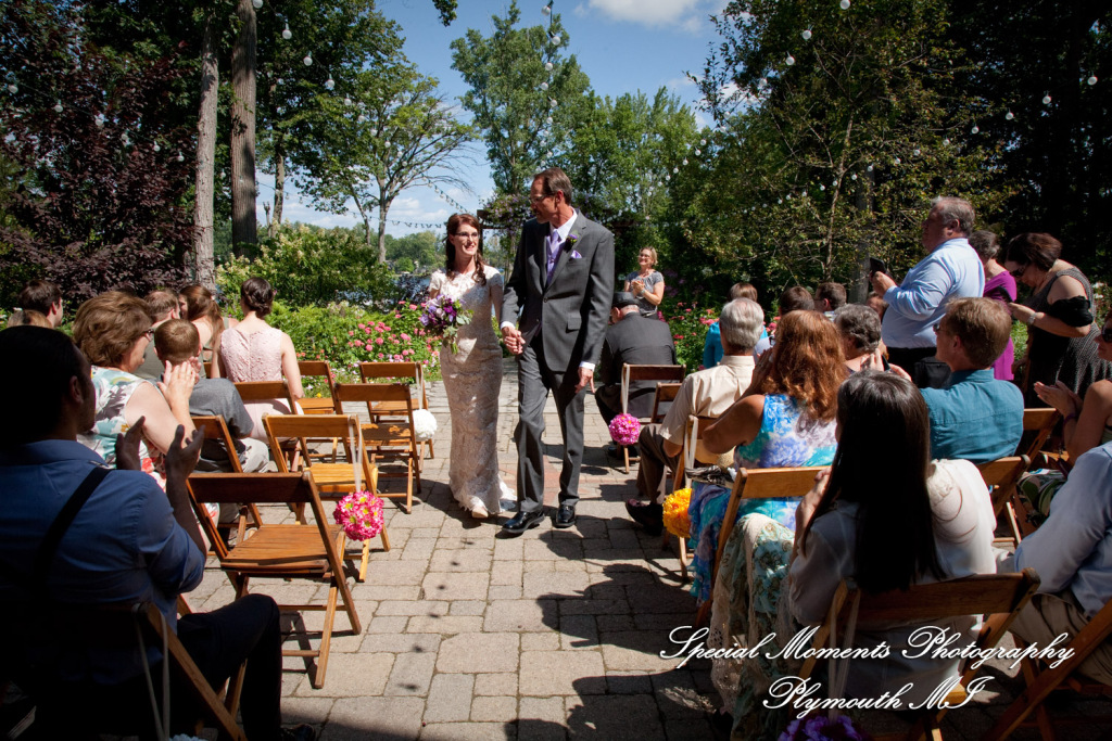 Kim & Steve at Strawberry Lake Lodge Pinckney MI wedding photography