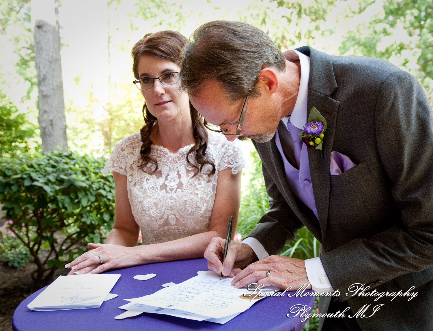 Kim & Steve at Strawberry Lake Lodge Pinckney MI wedding photography