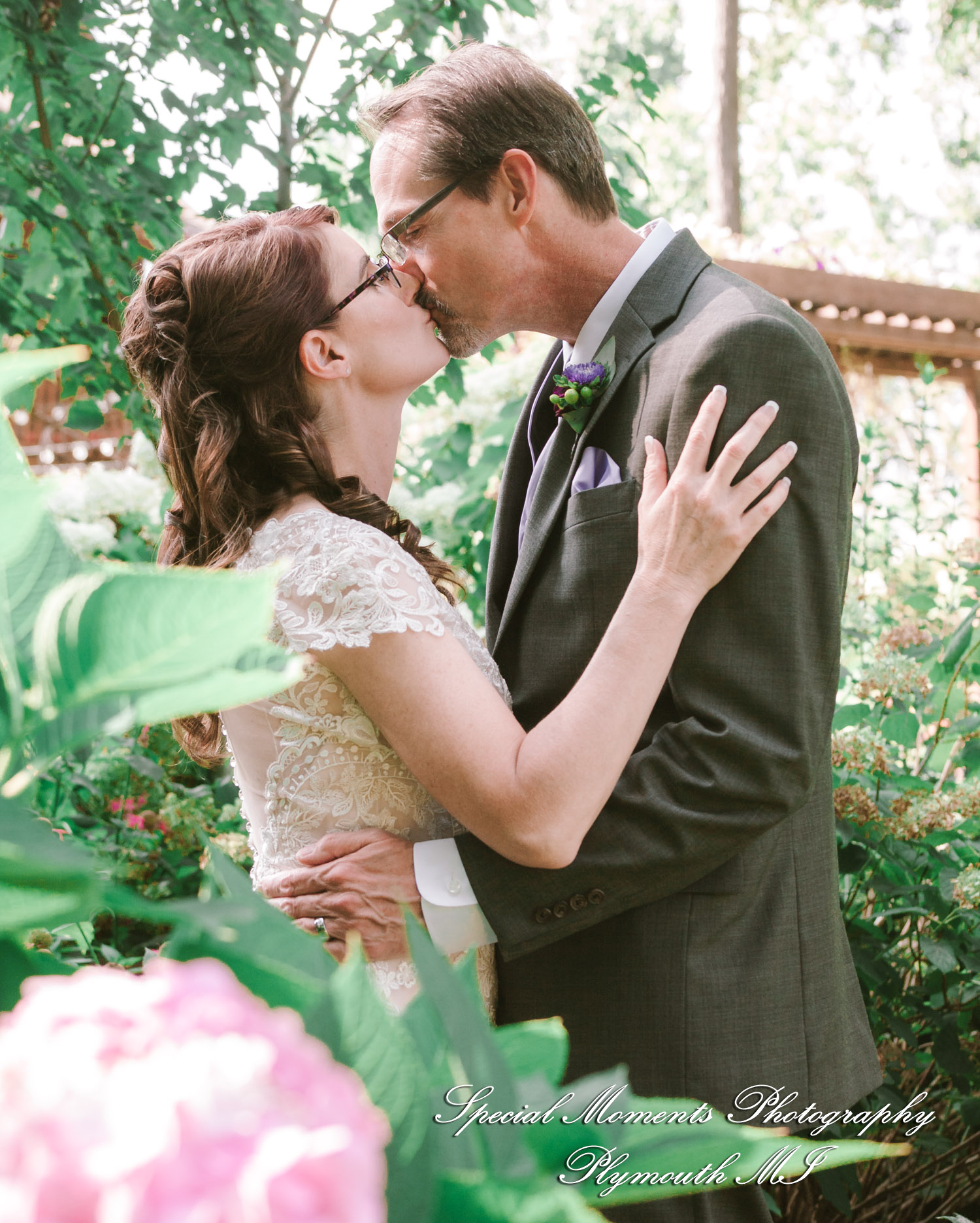 Kim & Steve at Strawberry Lake Lodge Pinckney MI wedding photography