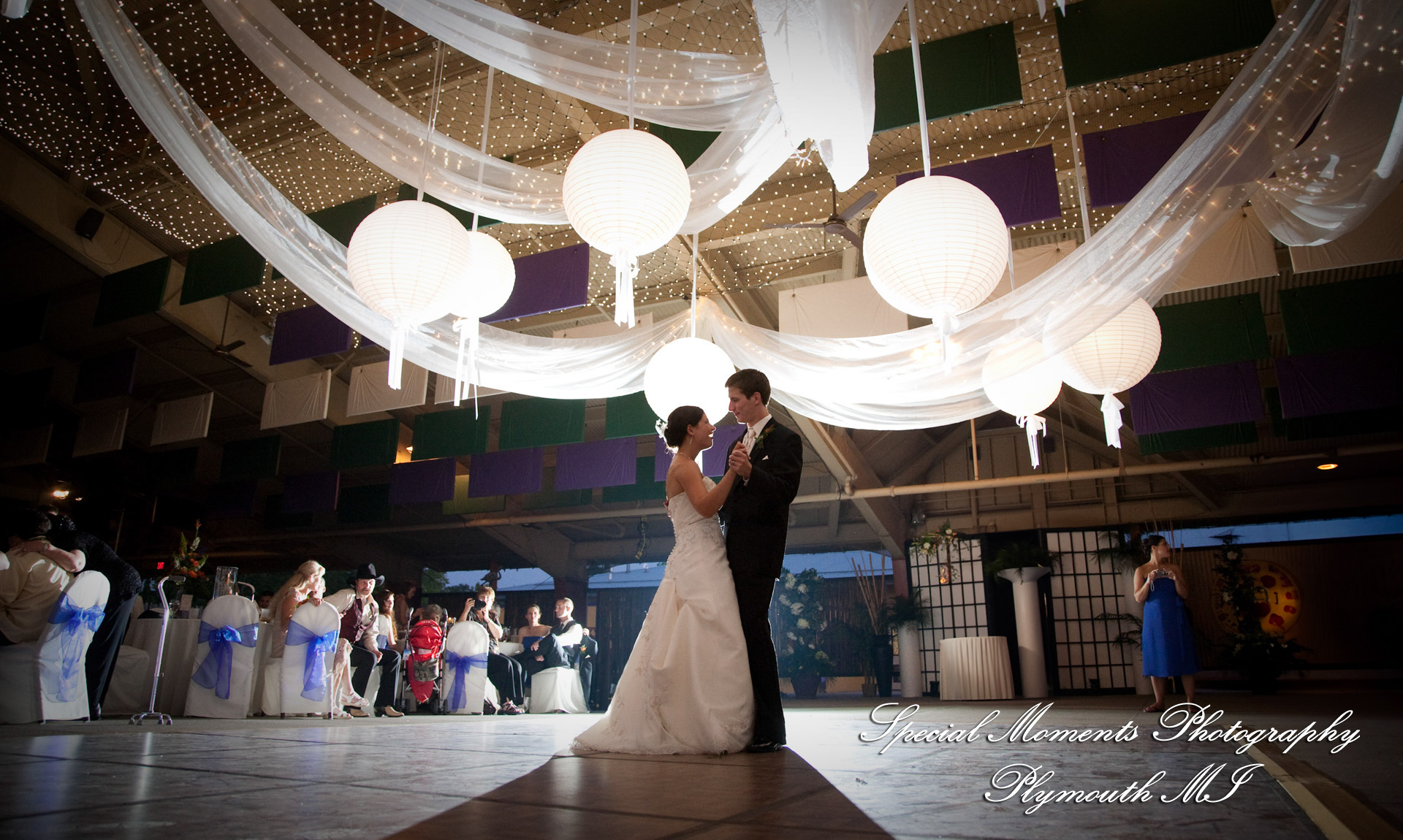 5 Star - Homepage 1920 - Marissa & Cory at the Toledo Zoo Toledo OH wedding photograph