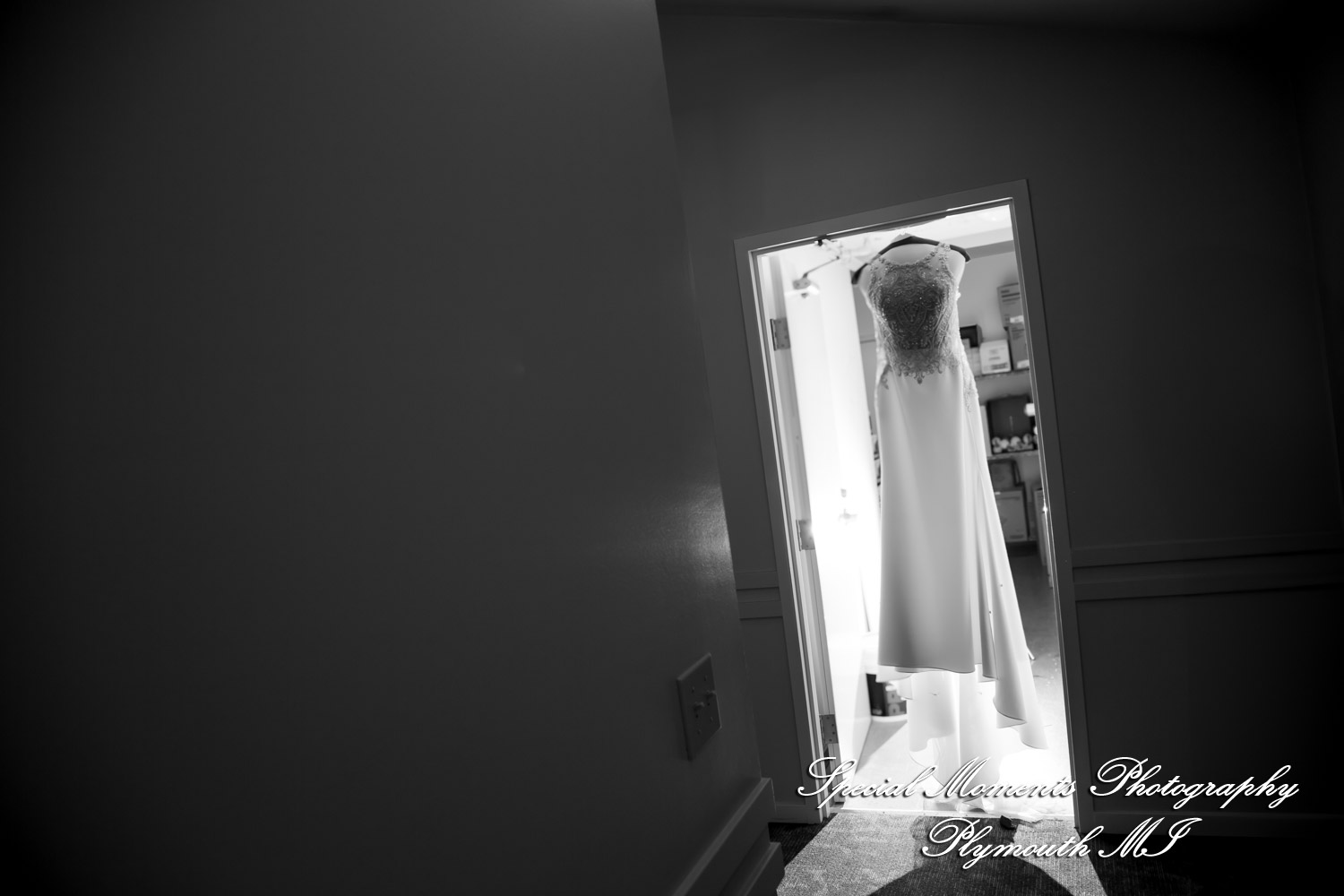 Holly & Jonathan at Stonebridge Golf Club Ann Arbor MI wedding photograph