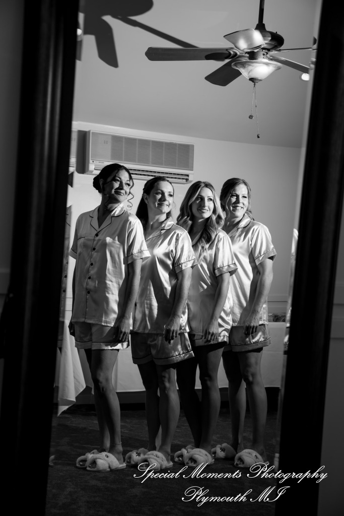 Holly & Jonathan at Stonebridge Golf Course Ann Arbor MI wedding photograph