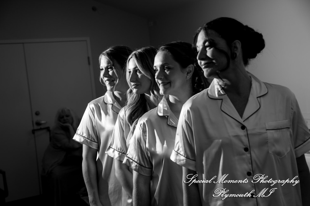 Holly & Jonathan at Stonebridge Golf Club Ann Arbor MI wedding photograph