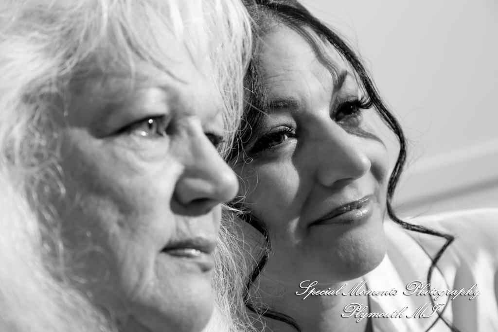 Holly & Jonathan at Stonebridge Golf Course Ann Arbor MI wedding photograph