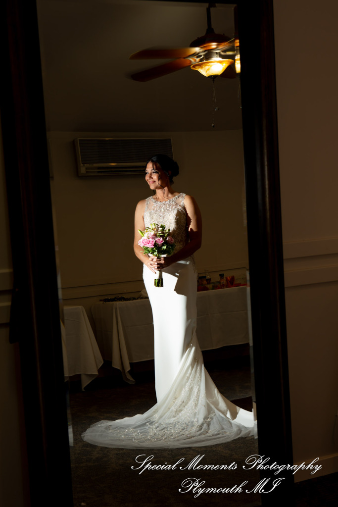 Holly & Jonathan at Stonebridge Golf Course Ann Arbor MI wedding photograph