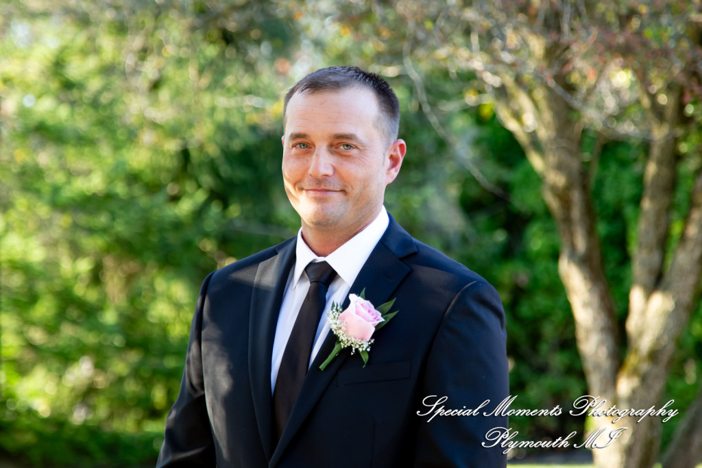 Holly & Jonathan at Stonebridge Golf Club Ann Arbor MI wedding photograph