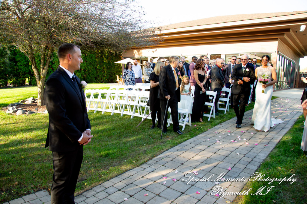 Holly & Jonathan at Stonebridge Golf Course Ann Arbor MI wedding photograph