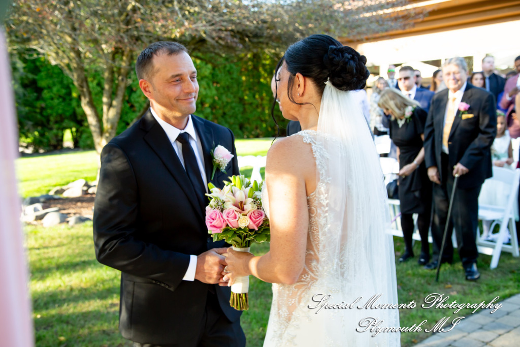 Holly & Jonathan at Stonebridge Golf Course Ann Arbor MI wedding photograph
