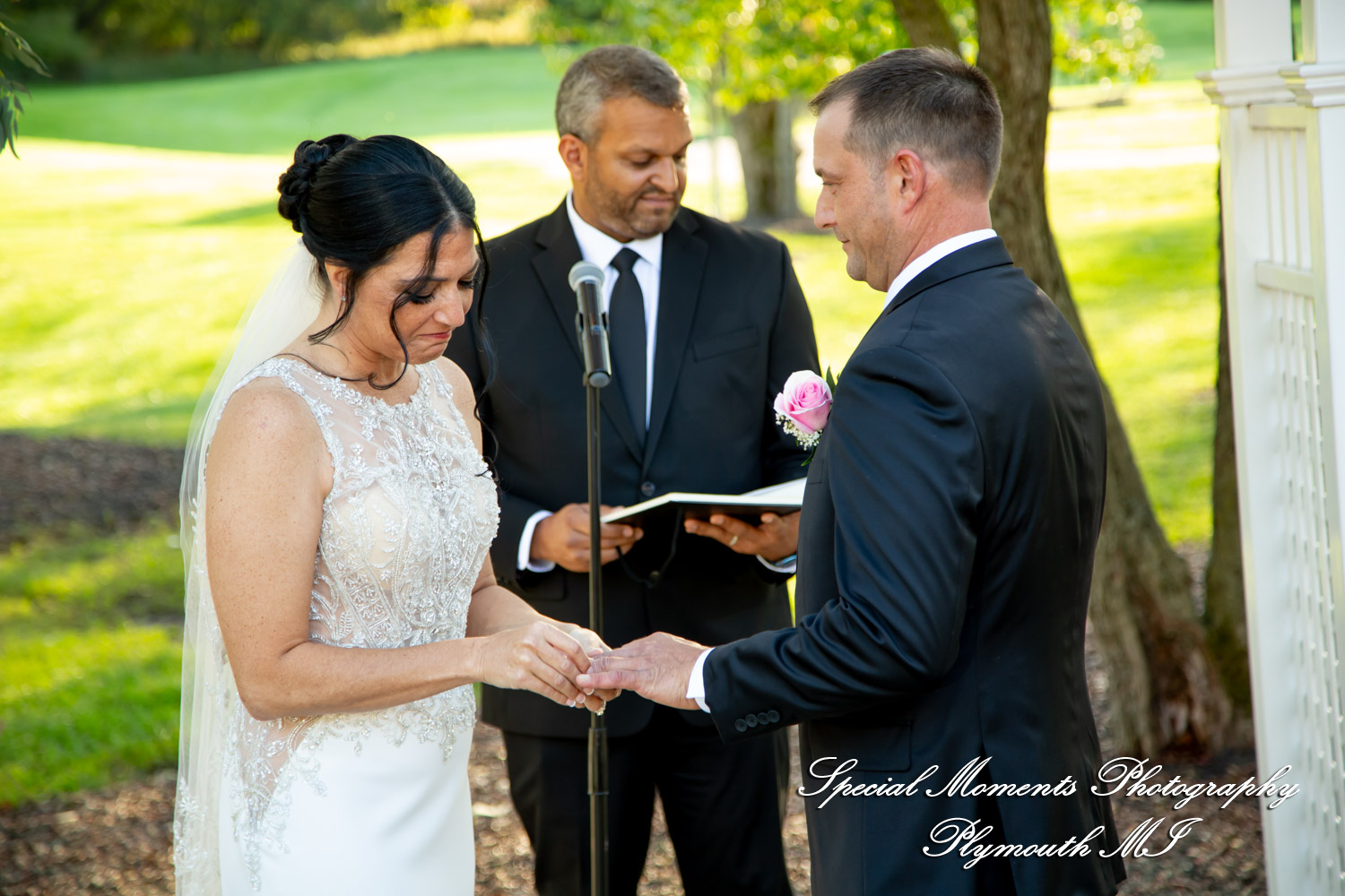 Holly & Jonathan at Stonebridge Golf Course Ann Arbor MI wedding photograph