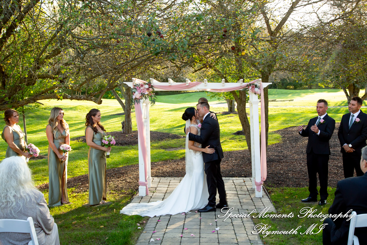 Holly & Jonathan at Stonebridge Golf Course Ann Arbor MI wedding photograph
