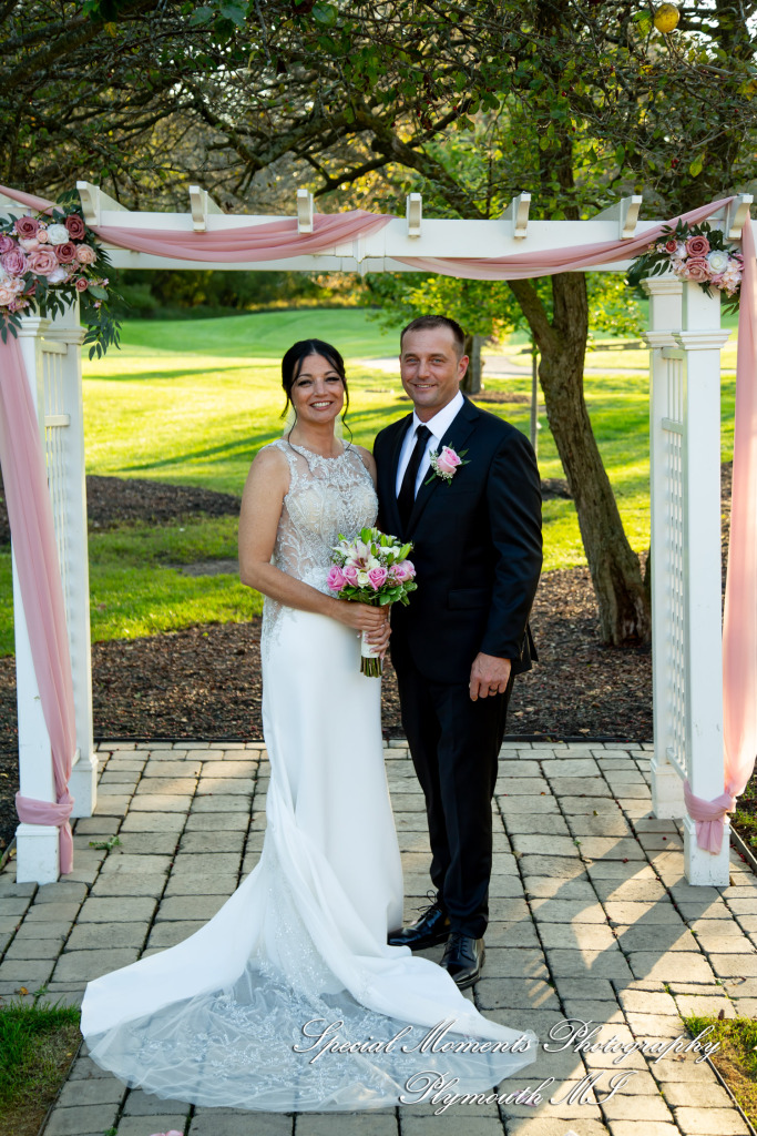 Holly & Jonathan at Stonebridge Golf Course Ann Arbor MI wedding photograph