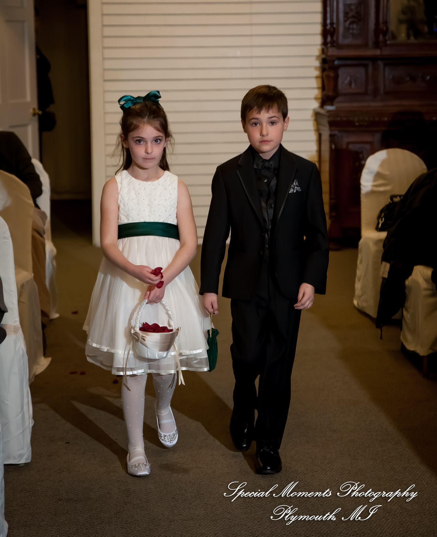 Rebecca & Trevor at Canterbury Castle Lake Orion MI wedding photograph