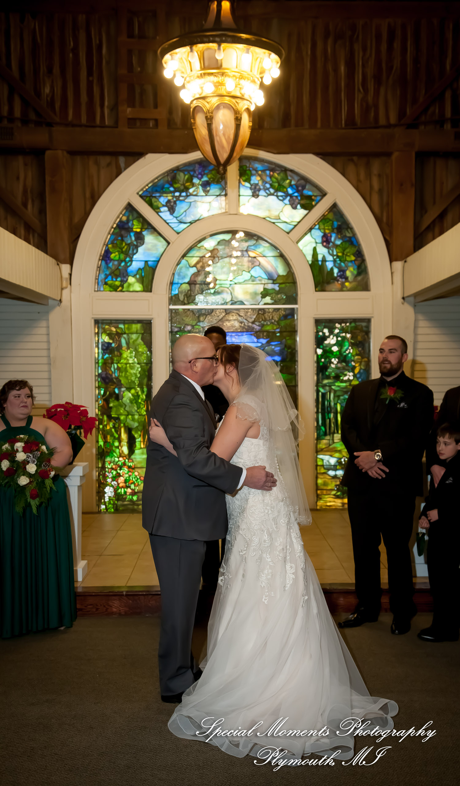 Rebecca & Trevor at Canterbury Castle Lake Orion MI wedding photograph