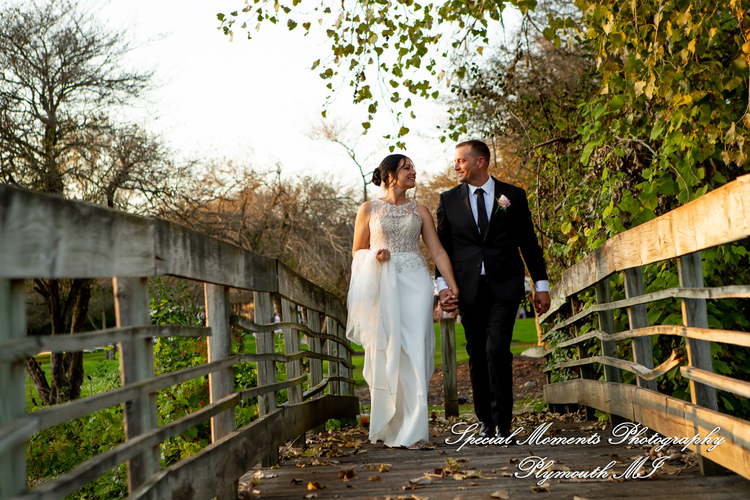 Holly & Jonathan at Stonebridge Golf Course Ann Arbor MI wedding photograph