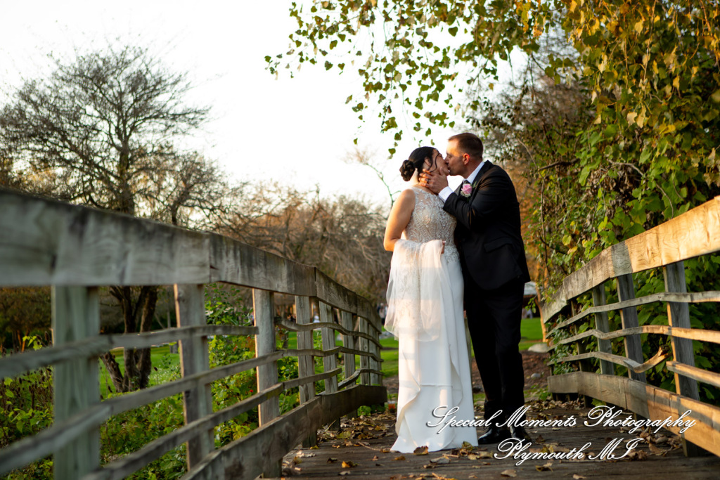 Holly & Jonathan at Stonebridge Golf Club Ann Arbor MI wedding photograph