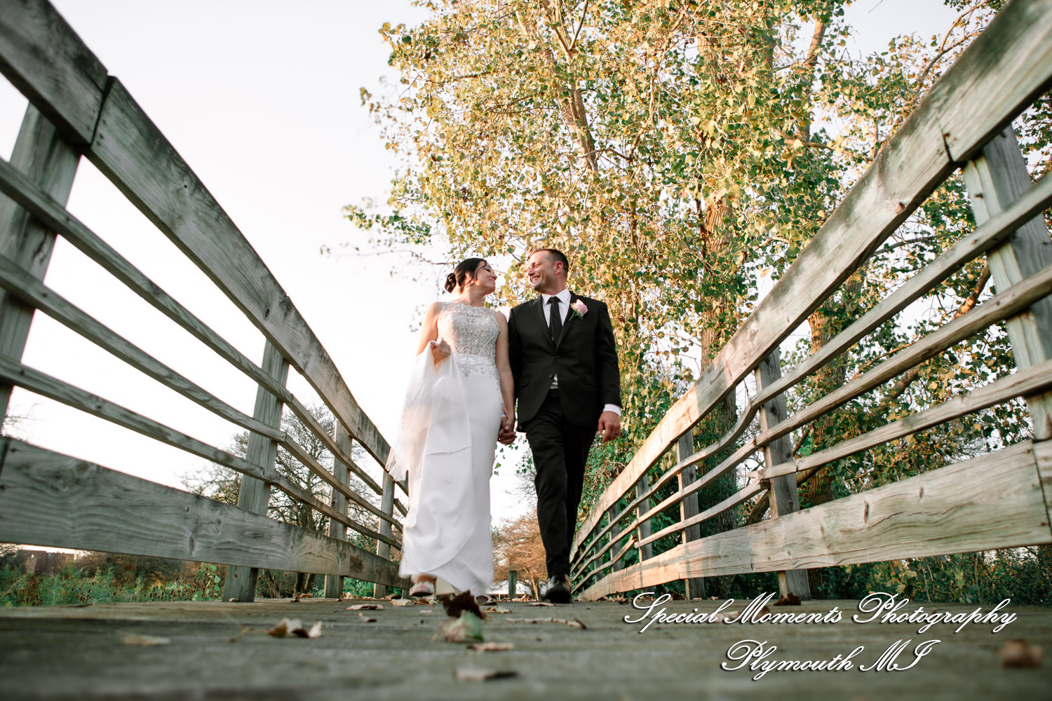 Holly & Jonathan at Stonebridge Golf Course Ann Arbor MI wedding photograph