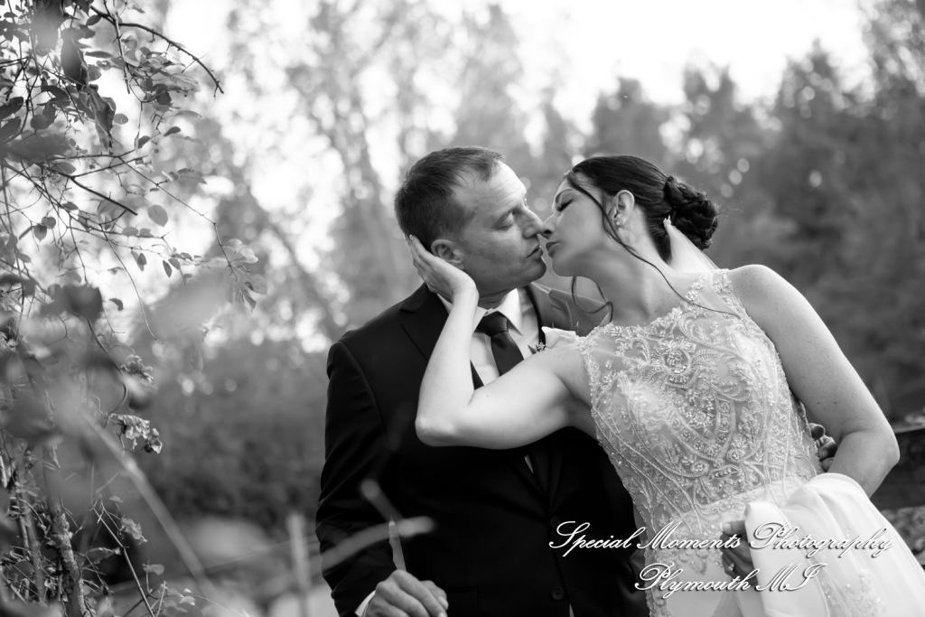 Holly & Jonathan at Stonebridge Golf Course Ann Arbor MI wedding photograph