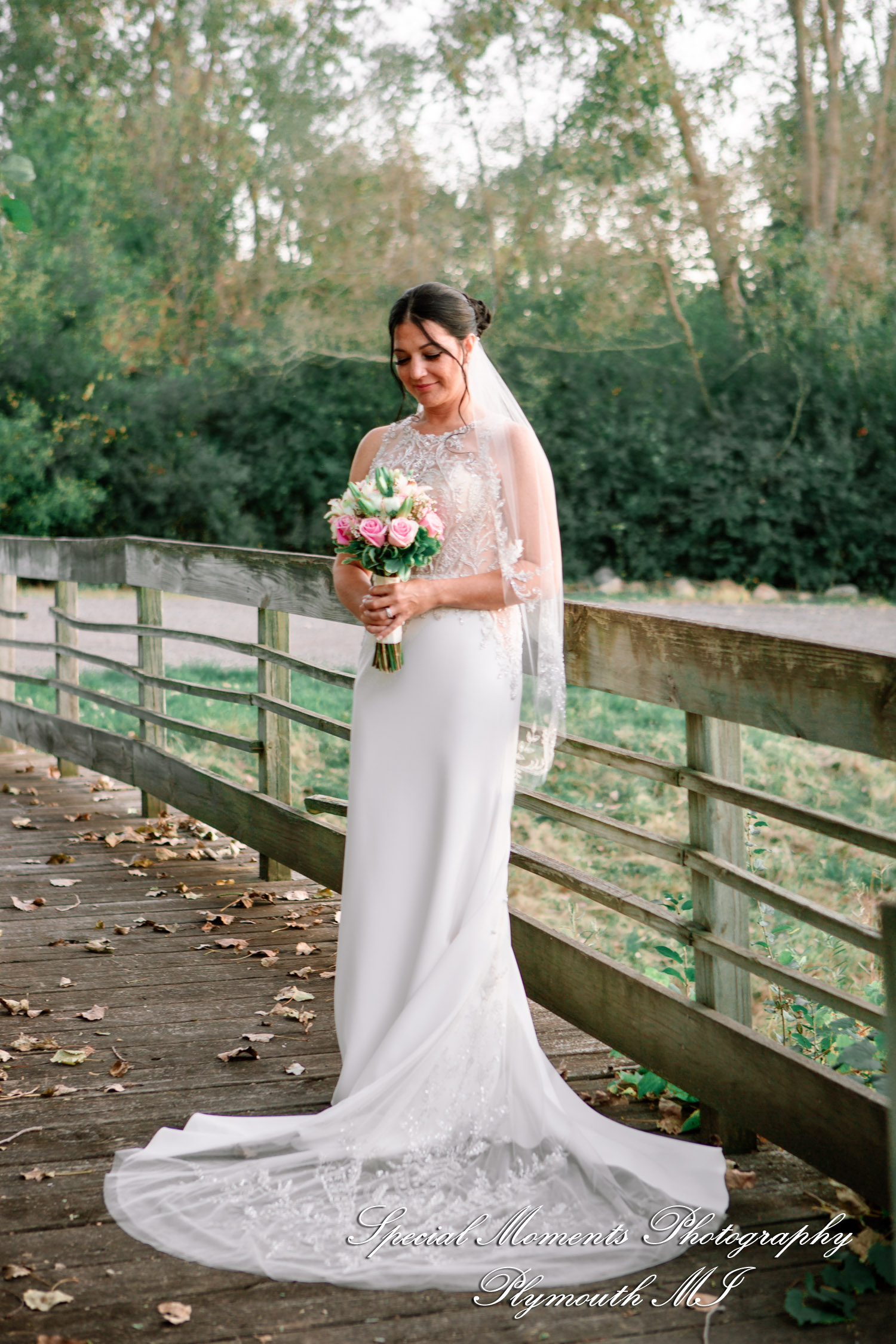 Holly & Jonathan at Stonebridge Golf Course Ann Arbor MI wedding photograph