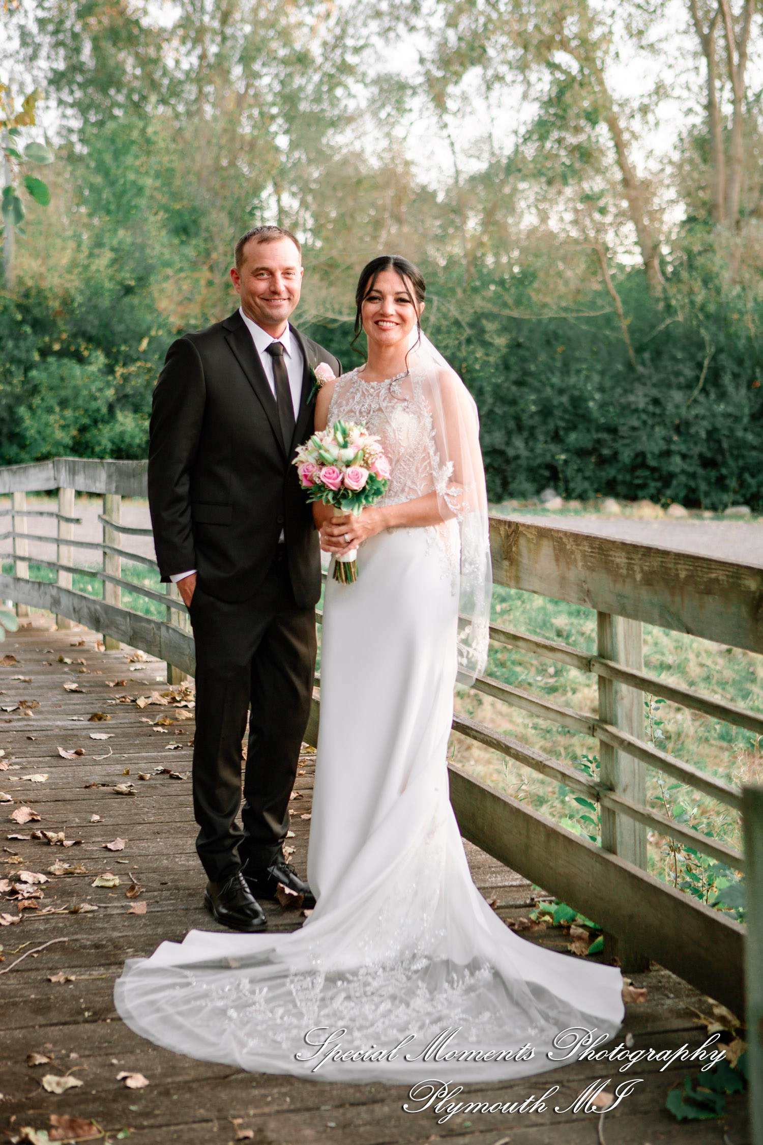 Holly & Jonathan at Stonebridge Golf Course Ann Arbor MI wedding photograph